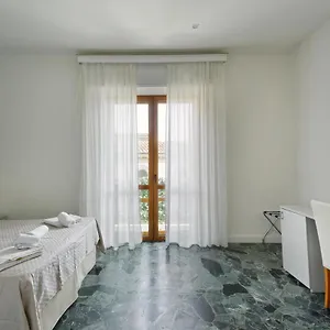 https://jade-bb.it-tuscanyhotel.com